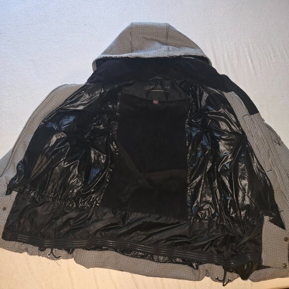 Obermeyer Women's Ski/Snowboard Jacket - Picture 6 of 14